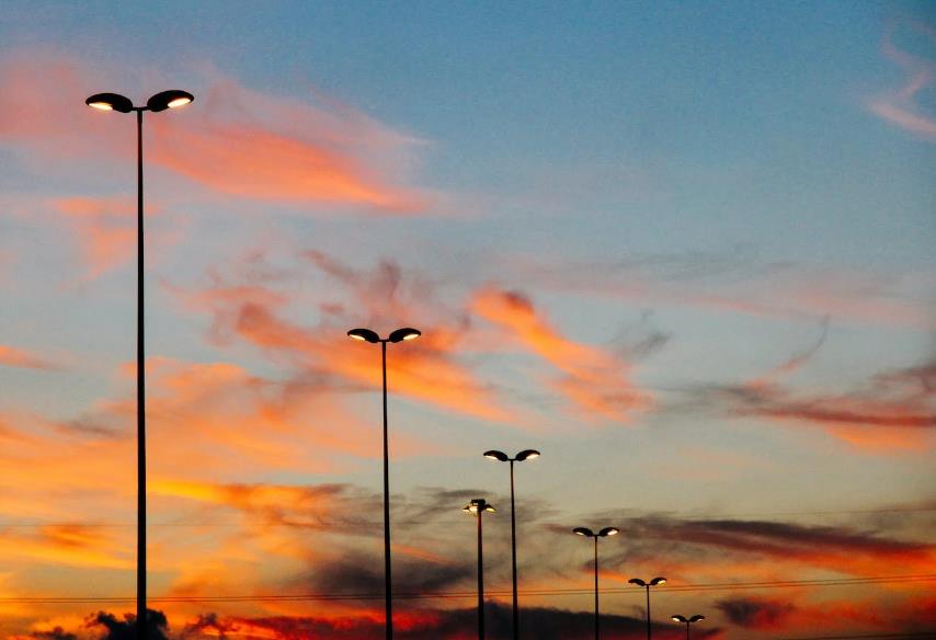 太陽(yáng)能景觀(guān)燈的優(yōu)點(diǎn)和特點(diǎn)